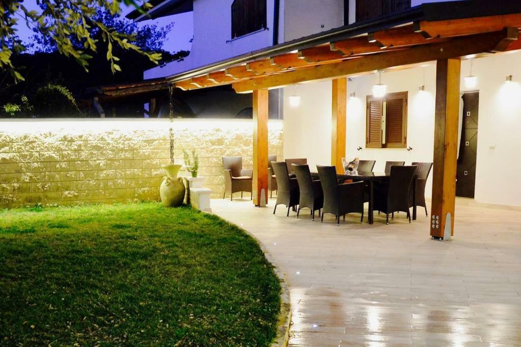 Villa Sabaudia Exteriör bild